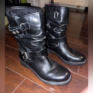 Fuzzy lined leather boots worn once